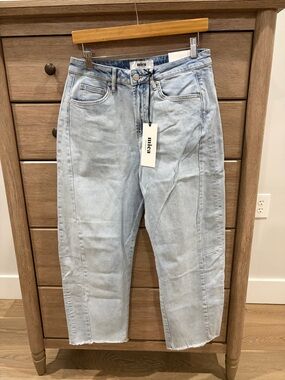 Mica Light Wash Barrel Women’s Jeans